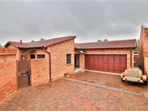 3 Bed Townhouse in Honeydew Manor