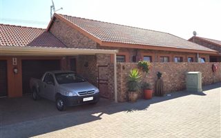 2 Bedroom Townhouse in Riversdale