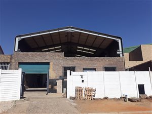 685 m² Industrial space in Delville