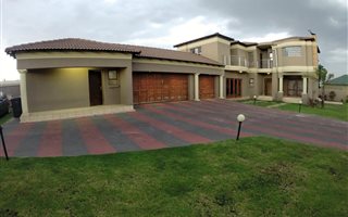 4 Bedroom House in Liefde en Vrede