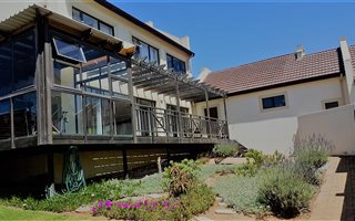 3 Bedroom House in Hartenbos Heuwels