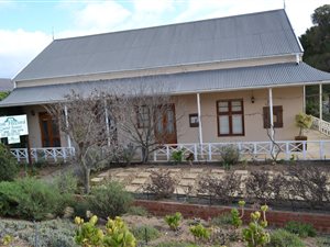 5 Bed House in Uniondale