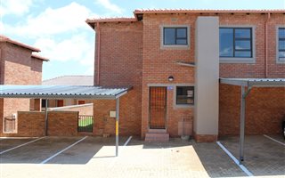 3 Bedroom Duplex in Helderkruin