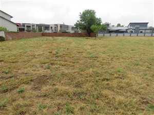 1000 m² Land available in Silver Lakes