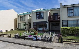 3 Bedroom Townhouse in West Bank