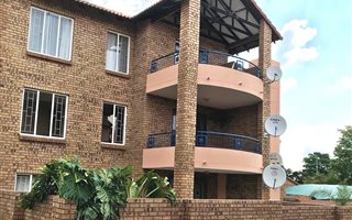 2 Bedroom Townhouse in Die Hoewes
