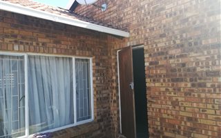 3 Bedroom Simplex in Honeydew Ridge