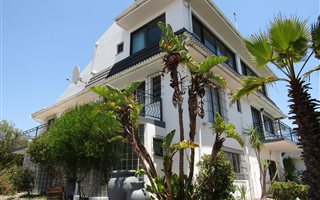 850 m² Commercial space in Country Club