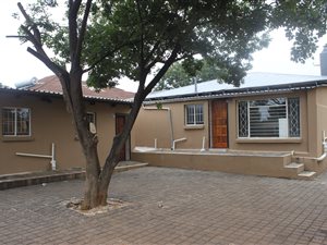 10 Bed House in Westdene