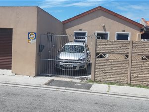 3 Bed House in Strandfontein