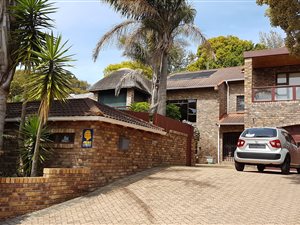 5 Bed House in Lovemore Heights