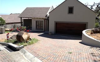 4 Bedroom House in Sonheuwel