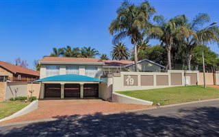 4 Bedroom House in Van Riebeeck Park
