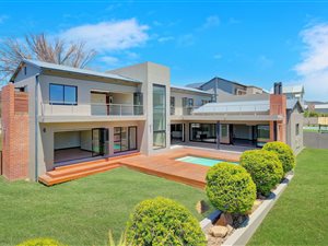 4 Bedroom House in Waterfall Country Estate