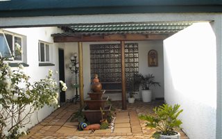 2 Bedroom Garden Cottage in Brackenhurst