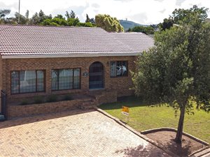 4 Bed House in Durbanville