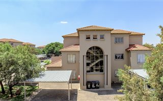 2 Bedroom Apartment in Weltevreden Park