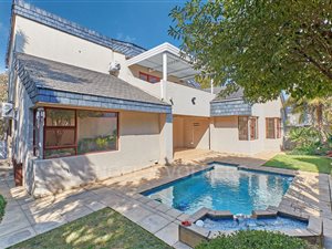 4 Bed House in Dainfern Golf Estate