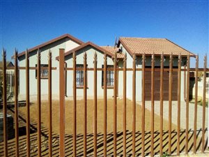 2 Bed House in Etwatwa