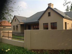 3 Bed House in Hazeldean (Silverlakes Surroundings)