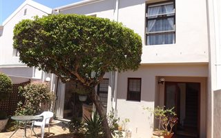 3 Bedroom Townhouse in Bergvliet
