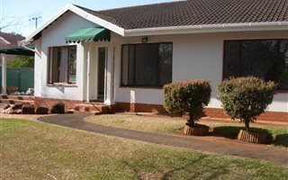 3 Bedroom House in Hayfields