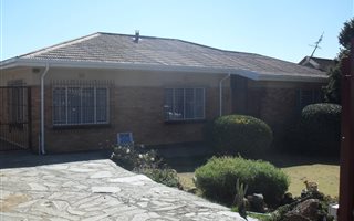 4 Bedroom House in Robertsham