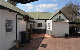 3 Bedroom House in Maroeladal