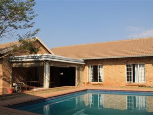 4 Bed Duet in Thatchfield