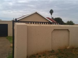 4 Bed House in Zakariyya Park