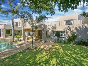 4 Bed House in Fourways Gardens