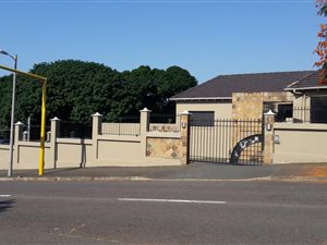 994 m² Commercial space in Essenwood