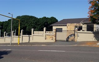 994 m² Commercial space in Essenwood