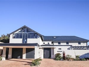 5 Bed House in Atlantic Beach