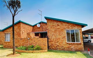 2 Bedroom House in Grobler Park
