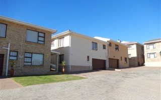 3 Bedroom Townhouse in Hartenbos Heuwels