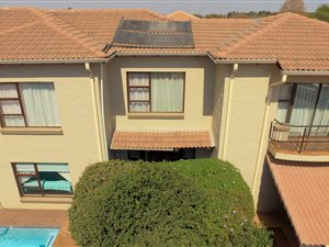 4 Bed House in Rietvalleirand
