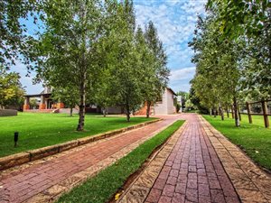 5 Bed House in Mooikloof Equestrian Estate