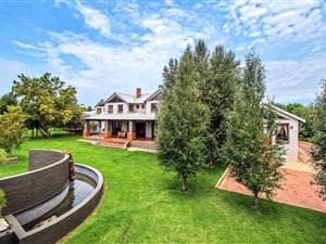5 Bed House in Mooikloof Equestrian Estate