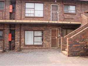 3 Bed Apartment in Roodepoort Central
