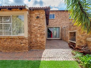 3 Bed Townhouse in Weltevreden Park