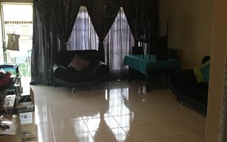 2 Bedroom Flat in Crown Gardens