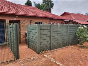 2 Bed Townhouse in Doornpoort and surrounds