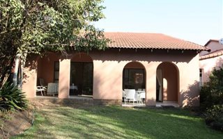 2 Bedroom Garden Cottage in Woodmead