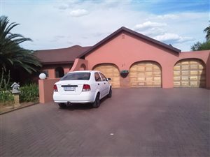 4 Bedroom House in Vanderbijlpark CE5