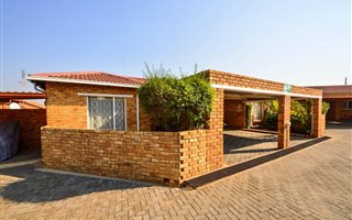 2 Bedroom Townhouse in Wilro Park