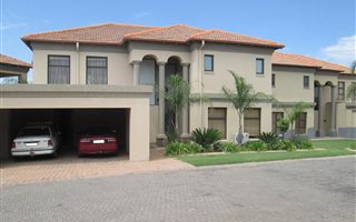 4 Bedroom Townhouse in Vaal Marina