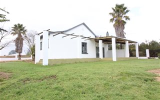 4 Bedroom House in Paarl Central East