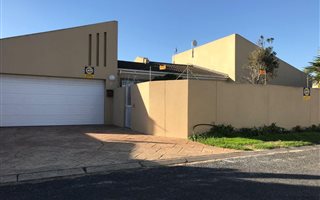 3 Bedroom House in Blouberg Sands