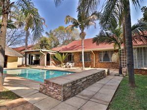4 Bed House in Meyerspark